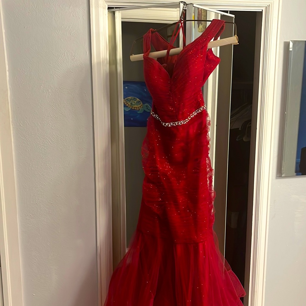 Worn one time.Perfect look for prom with the off the shoulder mermaid dress